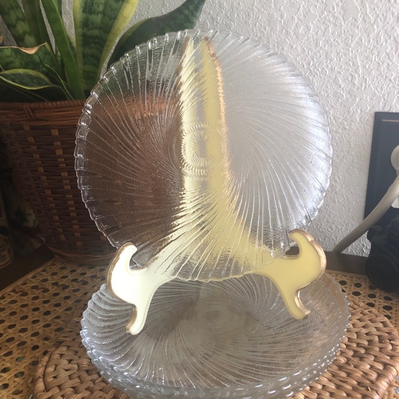 Vintage Arcoroc Seabreeze Pressed Glass Salad/Desert Plates Set of Four - Picture 5 of 16